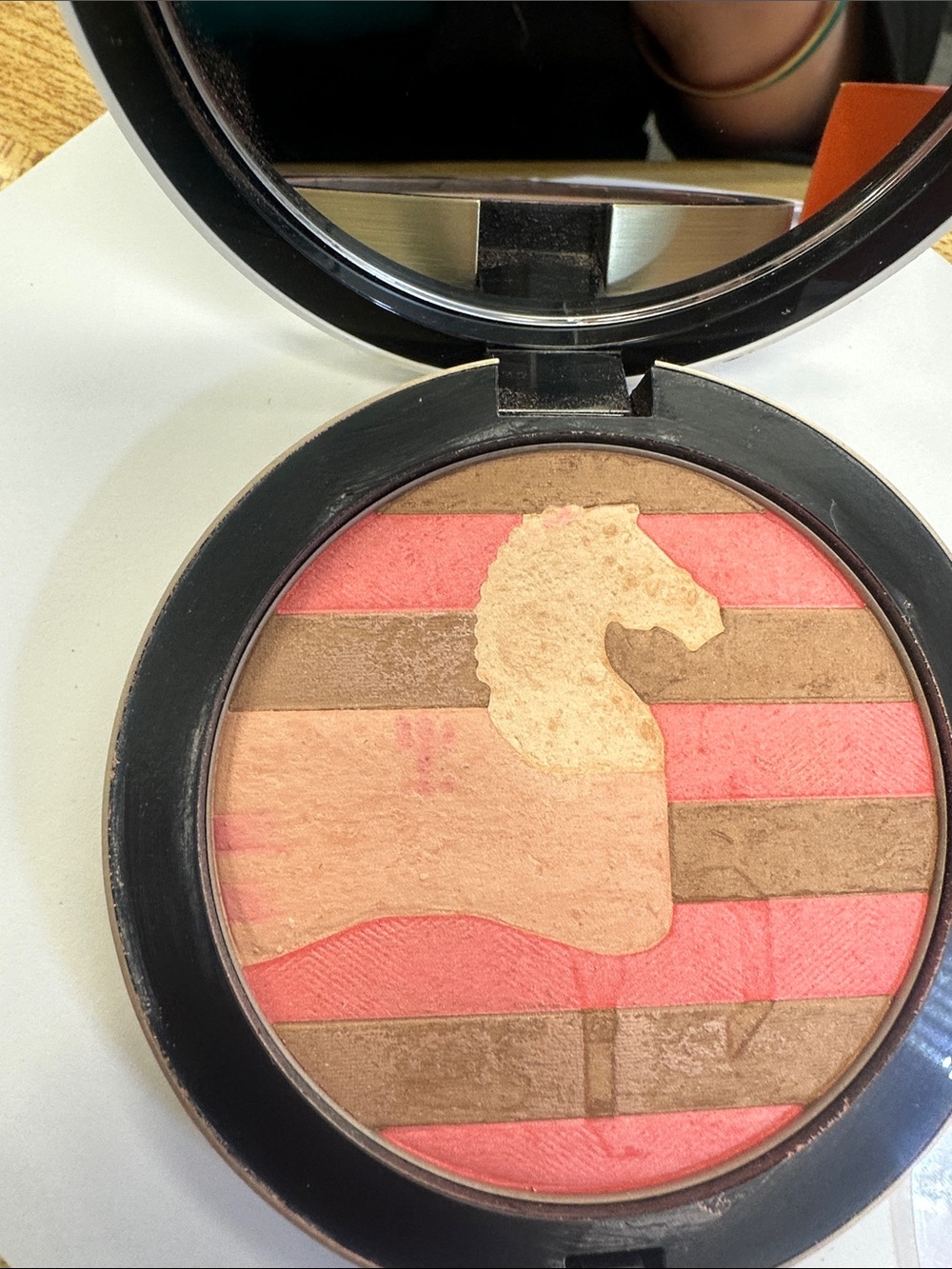 Striped Multi-Shade Face Powder with Horse Motif - Pink, Peach, Brown